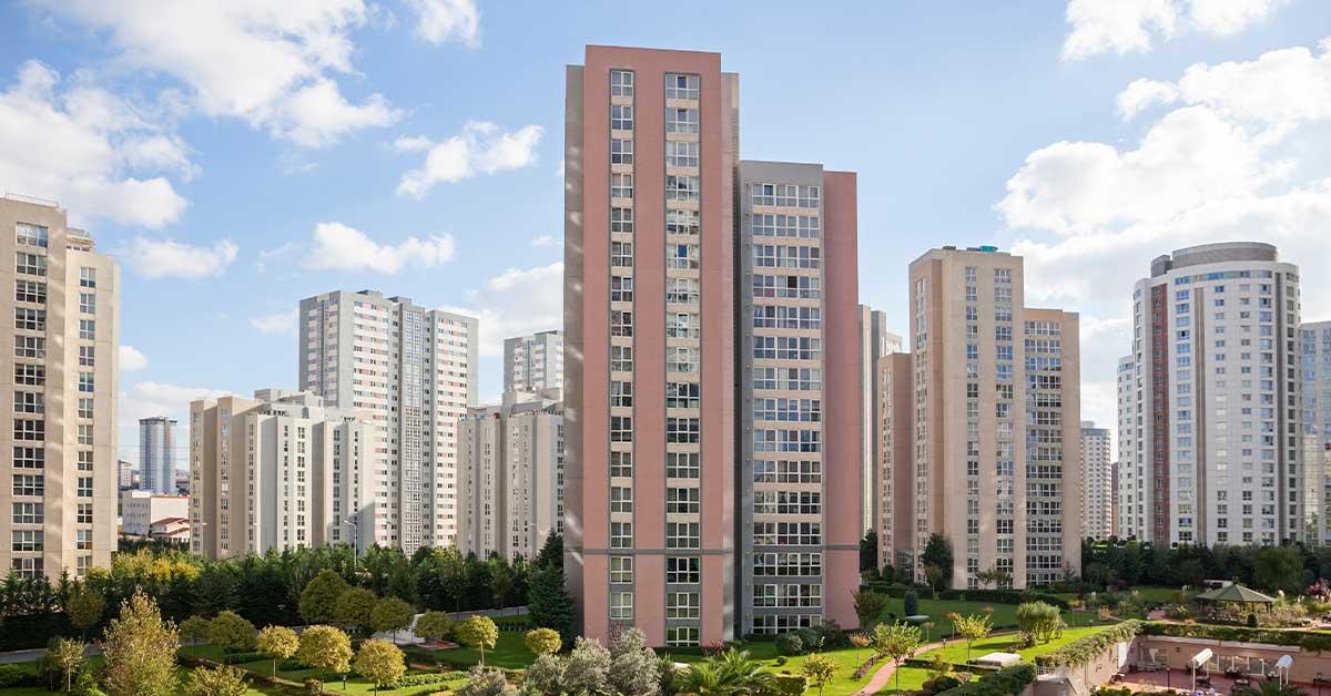 Ilustração institucional sobre cobrança e recuperação de crédito com foco em condomínios e empresas, destacando a atuação da Safe Ativos.